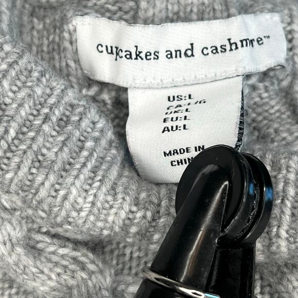 Cupcakes & Cashmere women's gray cable knit v-neck sweater vest Size large - Picture 5 of 5
